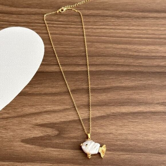 Gold Fish Pendant Necklace Q114 - Picture 2 of 5